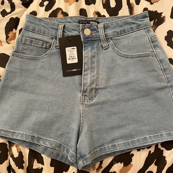 Fashion Nova Pants - light blue wash denim short, size 25